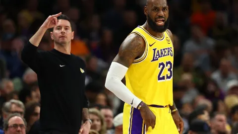 42名巴勒斯坦获释者驶离约旦河西岸