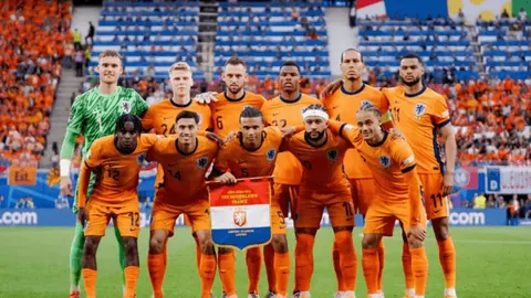 《惊悚幕后！热刺铁卫乌多基遭枪口逼问，电讯报揭秘惊心动魄一幕》